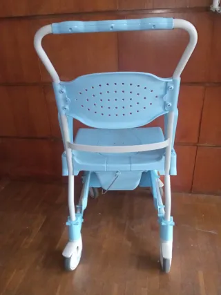 Silla de ducha y WC multifuncional