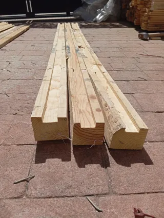 Listones. Palos, postes. Vigas. Puntales de madera
