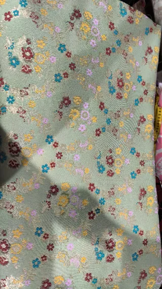 Corte de falda floral