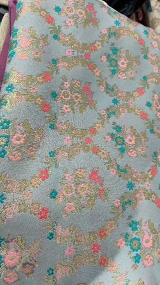 Corte de falda floral