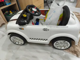 Coche eléctrico infantil blanco