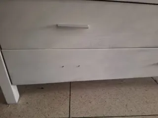 Cómoda JYSK blanca de madera