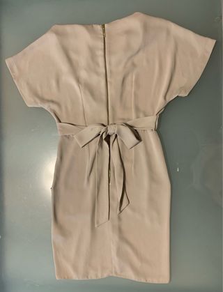 Vestito estivo Closet beige con tasche e fiocco