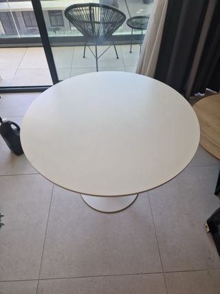 Mesa redonda blanca moderna