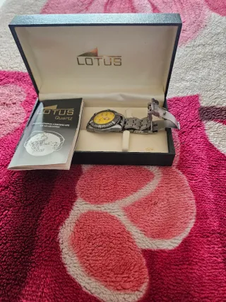 Reloj Lotus WR 100M Quartz Amarillo