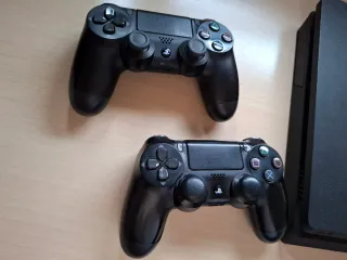 PS4 (PlayStation 4) con 2 mandos