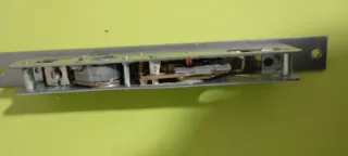 Cerradura de embutir con 2 escudos