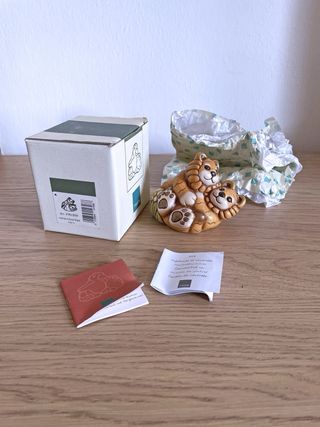 Thun tigri tigrotti abbracciati