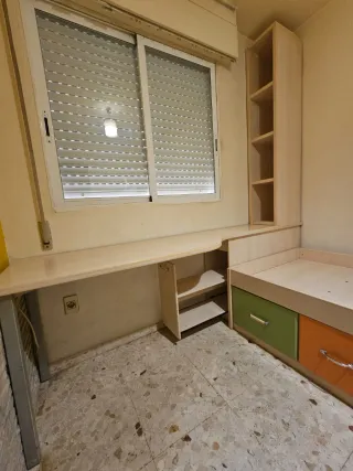 Dormitorio completo dos camas en tren