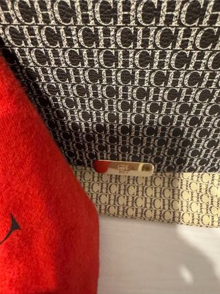 Bolso Carolina Herrera CH Logo Beige Negro