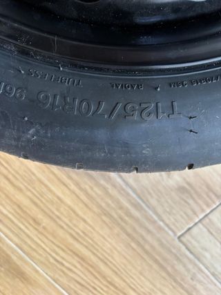 rueda de repuesto pequeña