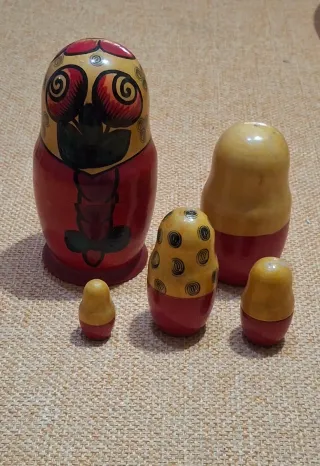 Matrioska russa vintage dipinta a mano