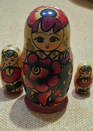 Matrioska russa vintage dipinta a mano