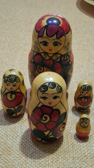 Matrioska russa vintage dipinta a mano