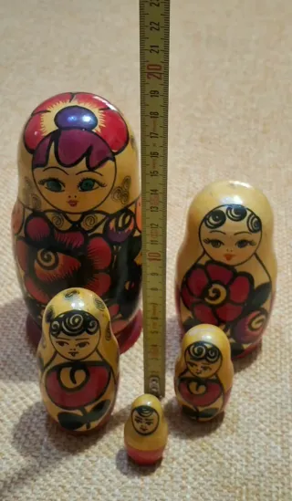 Matrioska russa vintage dipinta a mano