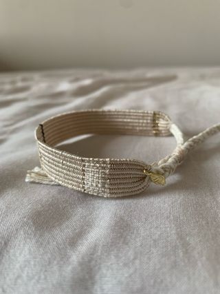 Bracciale seta fatto a mano con ciondolo dorato