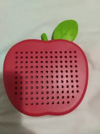 Juego magnético de mesa con forma de manzana
