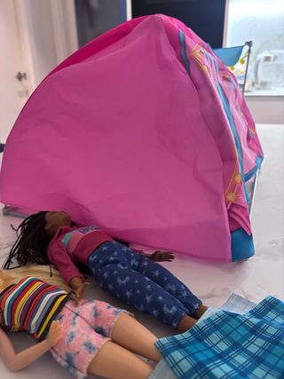 Tienda de campaña Barbie con accesorios