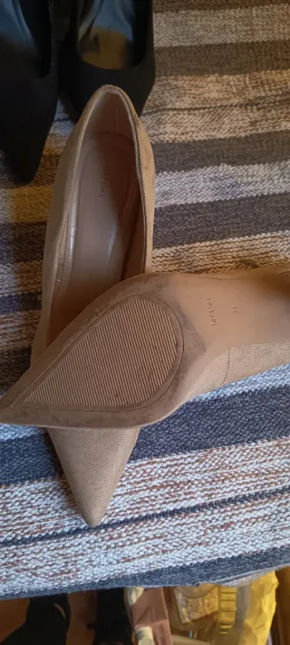 Zapatos de tacón beige