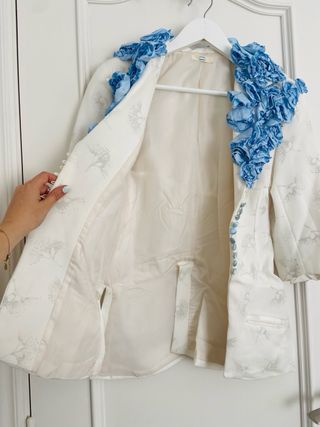 Traje sastrero alta costura blanco y azul