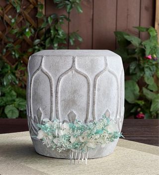 Tocado de flores preservadas