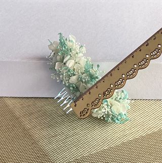 Tocado de flores preservadas