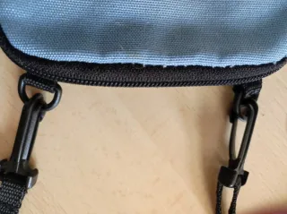 Eastpak tracolla azzurra e nera