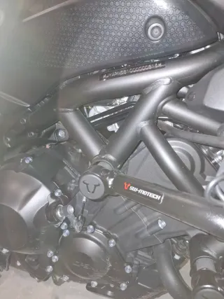 Yamaha Niken 900 Negra