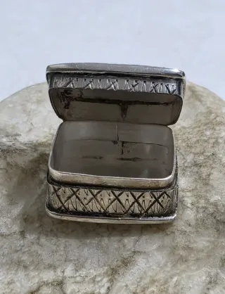 Scatolina vintage argento 925 incisa a mano