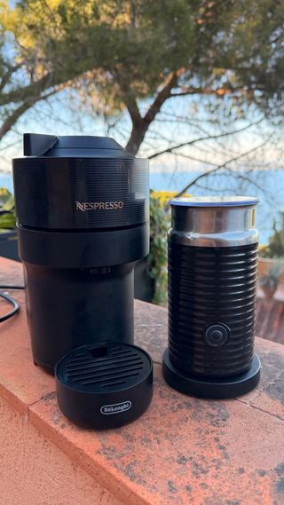Nespresso Vertuo Pop + espumador leche