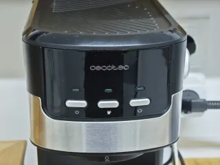 Cafetera Cecotec Negra y Plateada