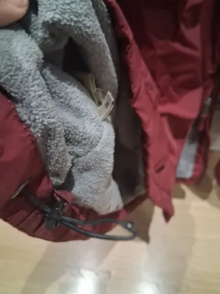 Chaqueta Napapijri granate.