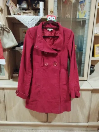 Abrigo rojo talla 42
