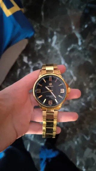 Reloj Marea Dorado y Negro. Acepto ofertas.