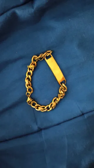 Pulsera esclava dorada.