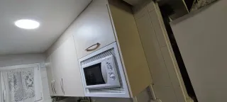 Cocina pequeña con electrodomésticos
