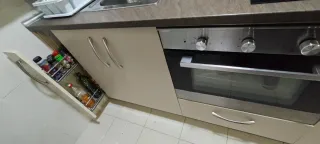 Cocina pequeña con electrodomésticos