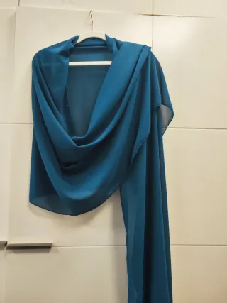 Vestido de gala con capa. Oh Juliette. Nuevo.