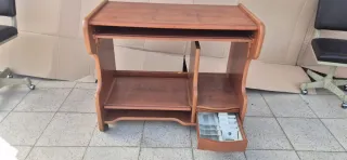 Escritorio ordenador madera con ruedas