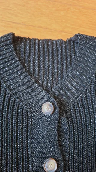Cardigan corto nero con bottoni