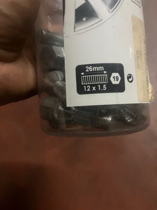 Tornillos de llanta