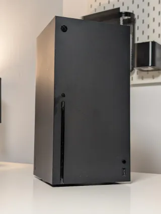 Xbox Series X 1TB + Mando Rojo