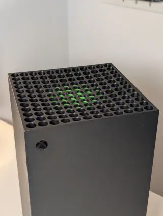 Xbox Series X 1TB + Mando Rojo