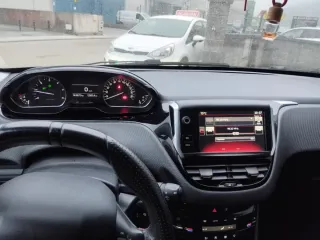 Peugeot 208 2016