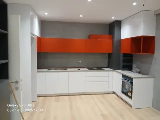 Muebles de cocina y TV modernos