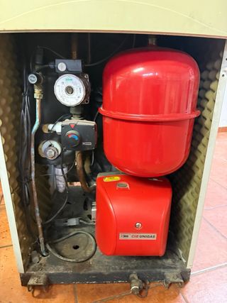 Caldaia a gasolio e serbatoio 1500 litri