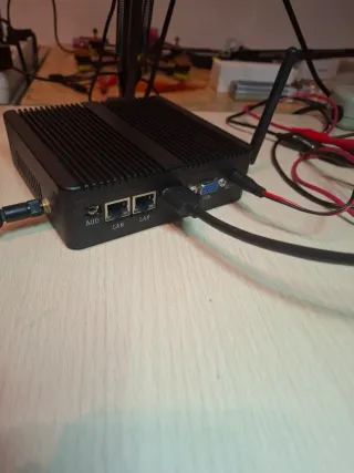 Mini PC Industrial con Win 11