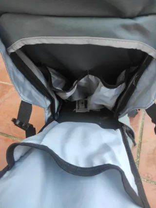 Mochila porta bebés gris