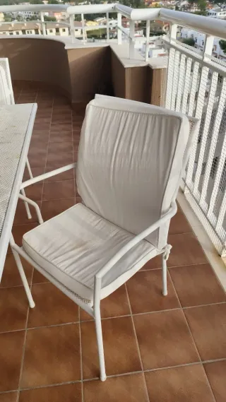 Set tavolo e sedie per terrazzo in metallo