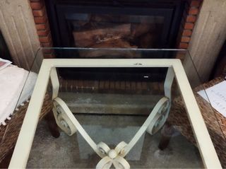 Mesa de hierro y cristal beige